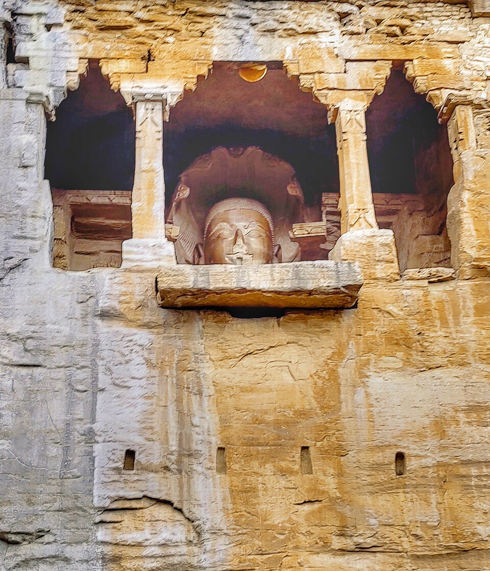 Statue de Pārśvanātha de 14 mètres (47 pieds) en position du lotus, Gopachal