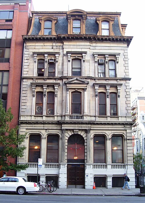 #61 : Ce bâtiment a été construit en 1867 comme banque, mais est une église depuis 1937. (New York City Landmark, 1969[20])