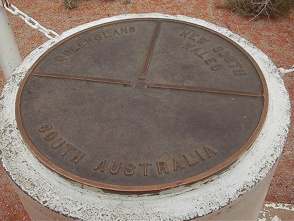 Borne de Cameron Corner, point de rencontre des frontières des États australiens de Nouvelle-Galles du Sud, du Queensland et d'Australie-Méridionale