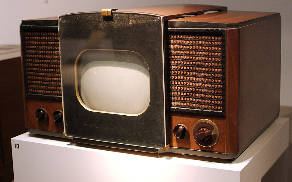 RCA 630-TS, le premier téléviseur produit en série, vendu en 1946-1947