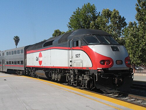 Les locomotives MPI MP36 portent toujours la livrée grise et rouge commandée (2007)