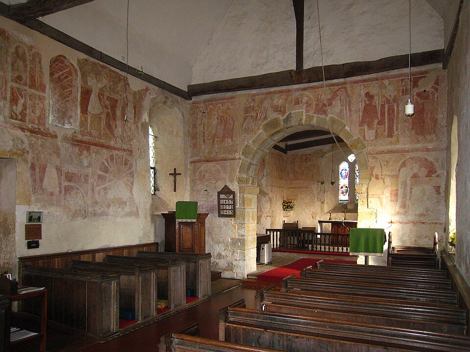 Les fresques du XIIe siècle de l'église St Botolph, en Angleterre, font partie du « groupe de Lewes » de peintures romanes créées pour le prieuré de Lewes.[42]