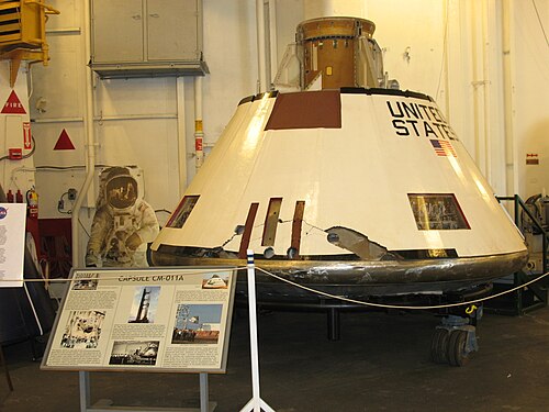 AS-202 CM-011 exposé sur l'USS Hornet