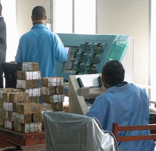 Traitement des billets de banque en République démocratique du Congo avec BPS 200 et une trieuse de table DLR 8762 de De La Rue (2010)