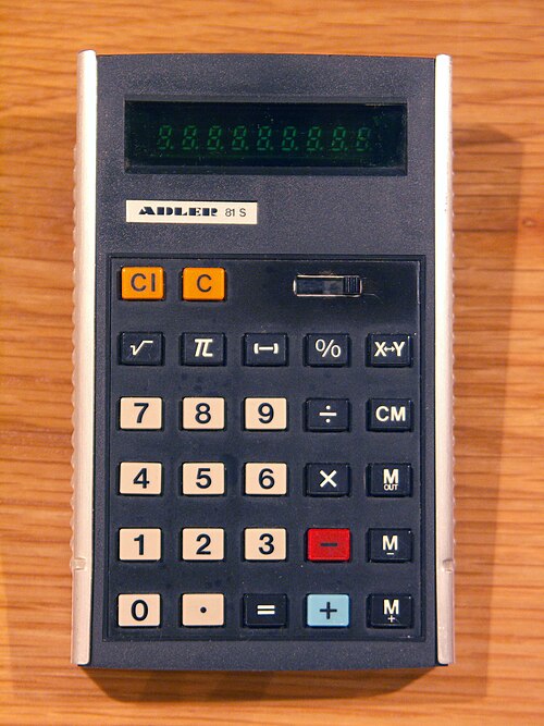 Calculatrice de poche Adler 81S avec affichage fluorescent à vide (VFD) du milieu des années 1970.