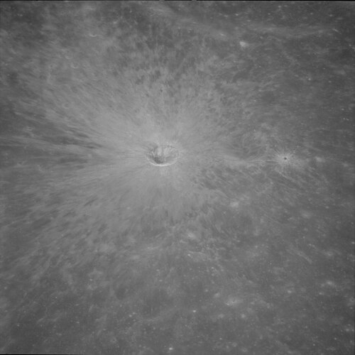 Système de rayons de cratères sur la face cachée de la Lune (image d'Apollo 11)