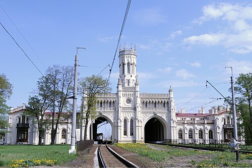 Nouvelle gare de Peterhof [ru], Peterhof, Russie (1857)