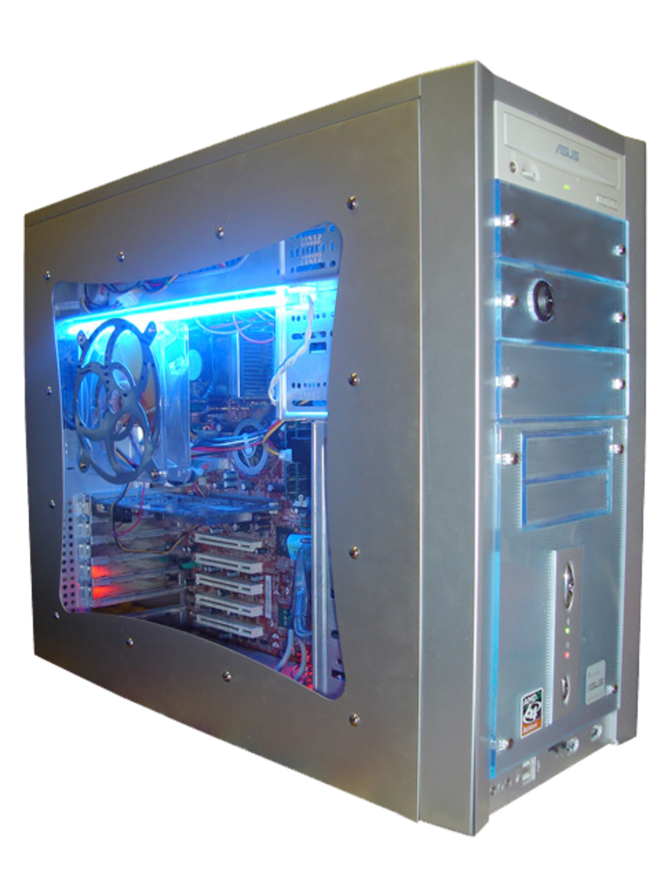 Boîtier pour passionnés avec panneau translucide.