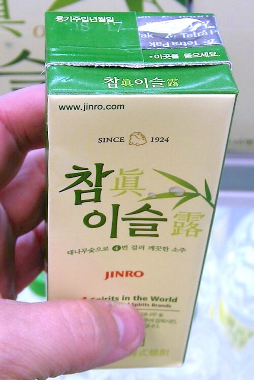 Une boîte de jus contenant du soju, une boisson alcoolisée coréenne