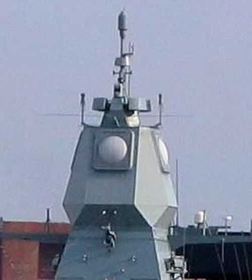 Radar mobile en mer (Radar à balayage électronique actif sur la frégate Hamburg)