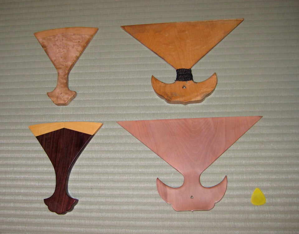 Biwa plectre