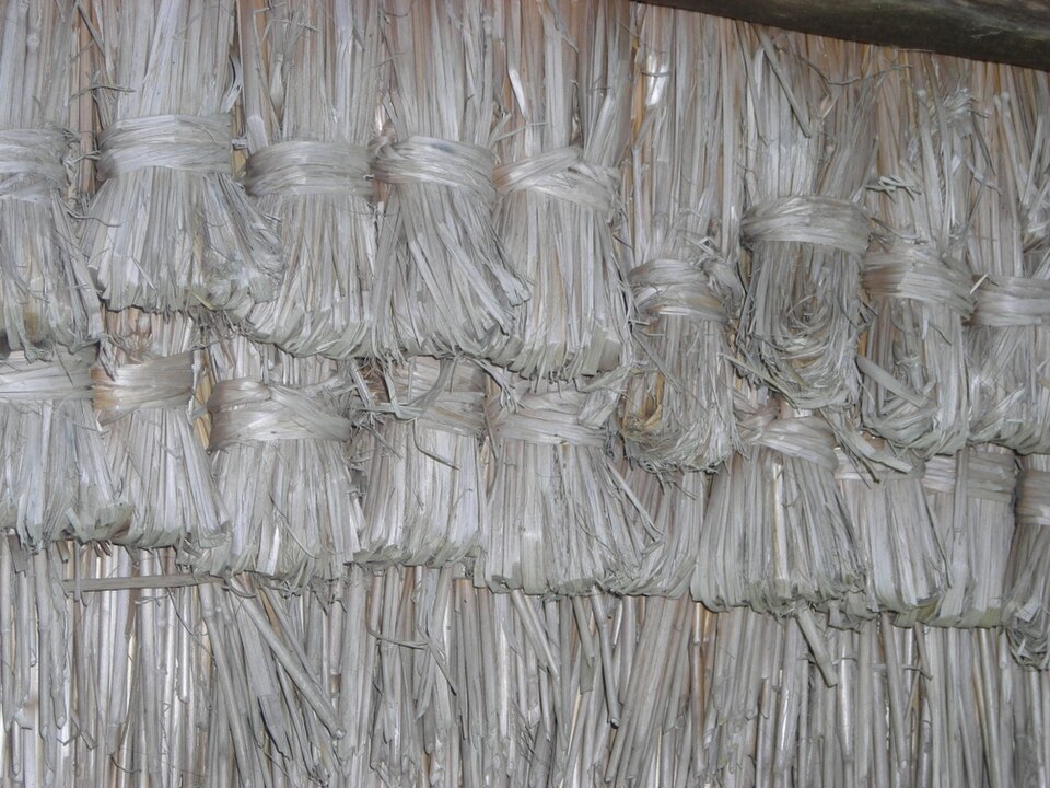 Technique de bottelage utilisée dans la couverture en chaume