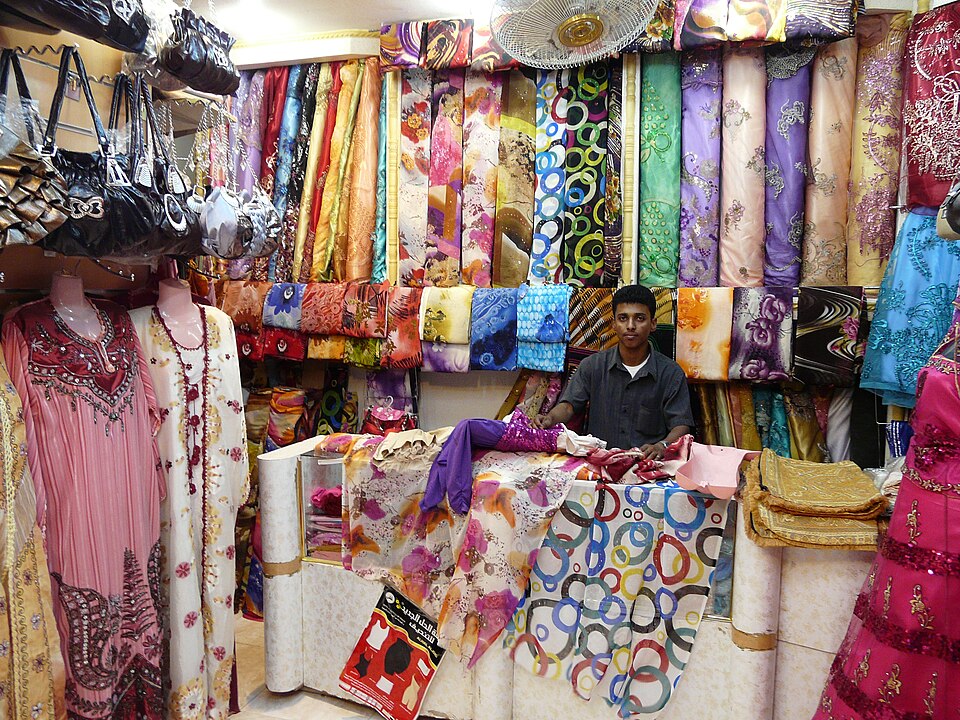 Magasin de tissus dans la ville du canal de Mukalla, Yémen