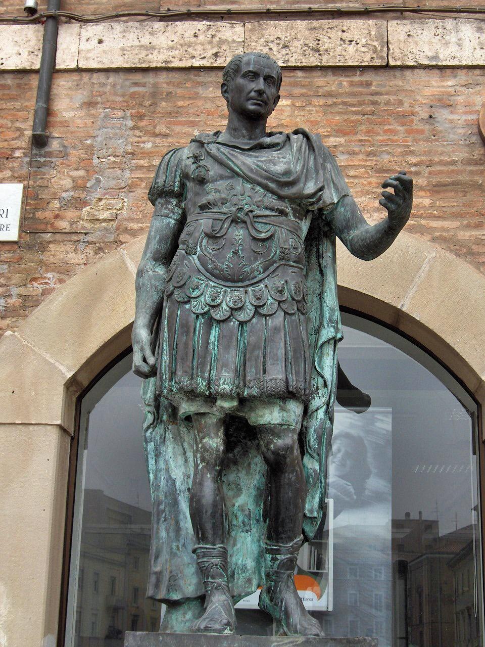 Statue moderne en bronze de Jules César, Rimini, Italie