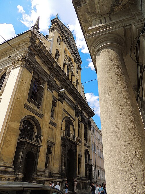 Église de garnison Saints-Pierre-et-Paul – Un exemple de style baroque à Lviv