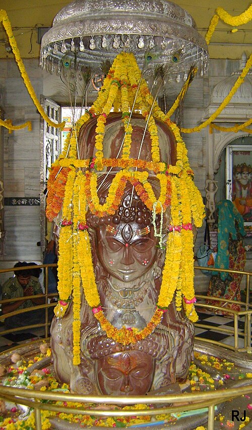 Shivlingam à huit faces dans le temple de Pashupatinath à Mandsaur, Madhya Pradesh