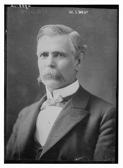 William S. West '(18)76, sénateur des États-Unis, 1914 ; a joué un rôle déterminant dans la fondation de l'Université d'État de Valdosta.