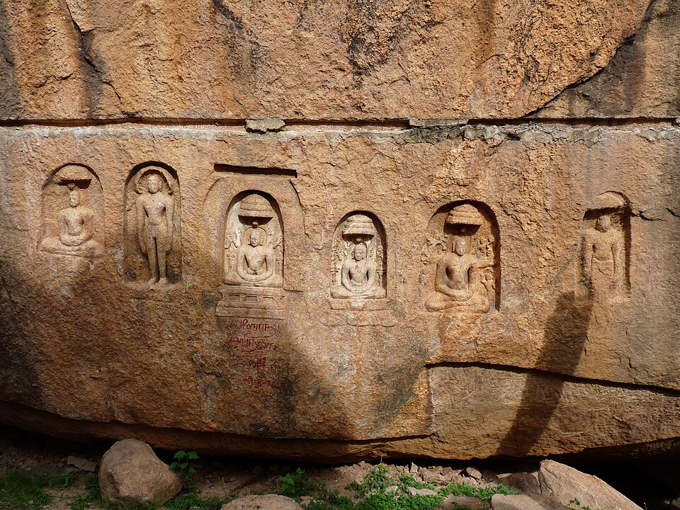 Sculptures de Kizhavalavu (Keelavalavu)