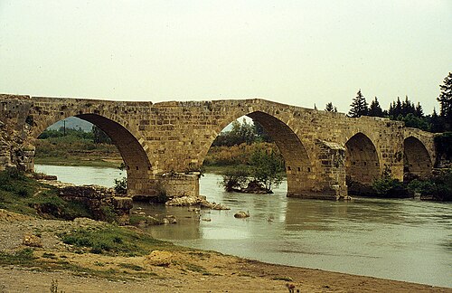 Le pont Eurymédon en Turquie, construit à l'origine par les Romains et reconstruit avec un arc pointu au 13ème siècle par le sultan turc seldjoukide