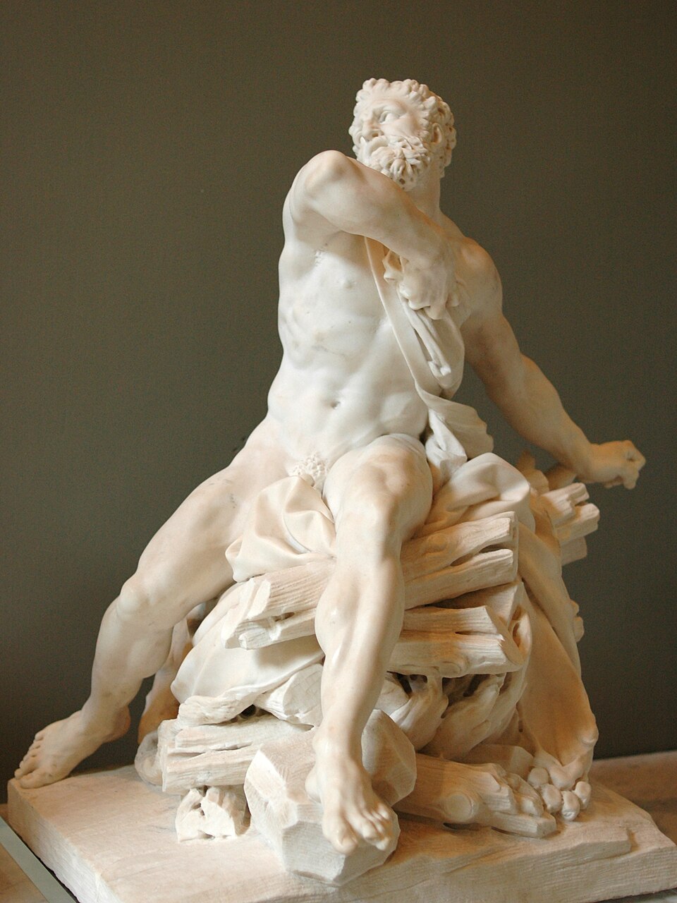 Hercule sur le bûcher, par Guillaume Coustou l'Ancien, 1704, Louvre MR1809