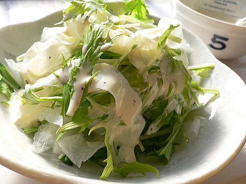 Salade japonaise de mizuna et de daikon