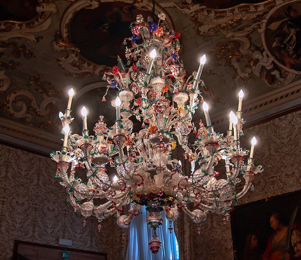 Lustre en verre de Murano à la Ca' Rezzonico (1758)