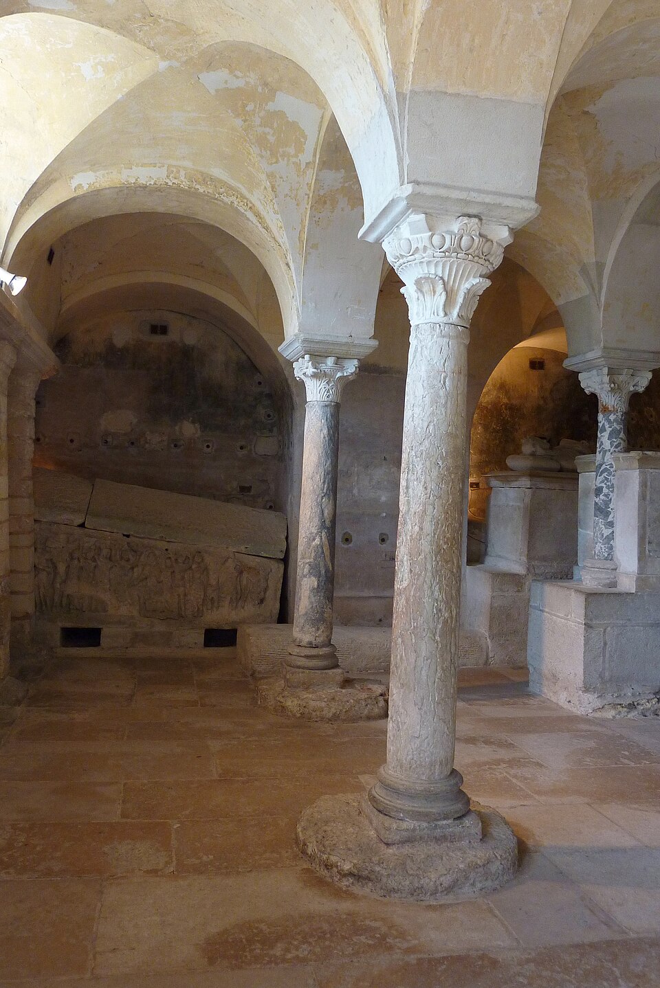 Crypte de Notre-Dame de Jouarre et sarcophages