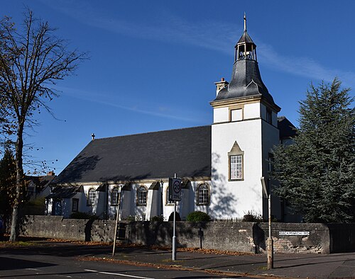Église paroissiale de Rosyth, classée B, conçue pour la banlieue de Garden par Hugh A Mottram en 1930.