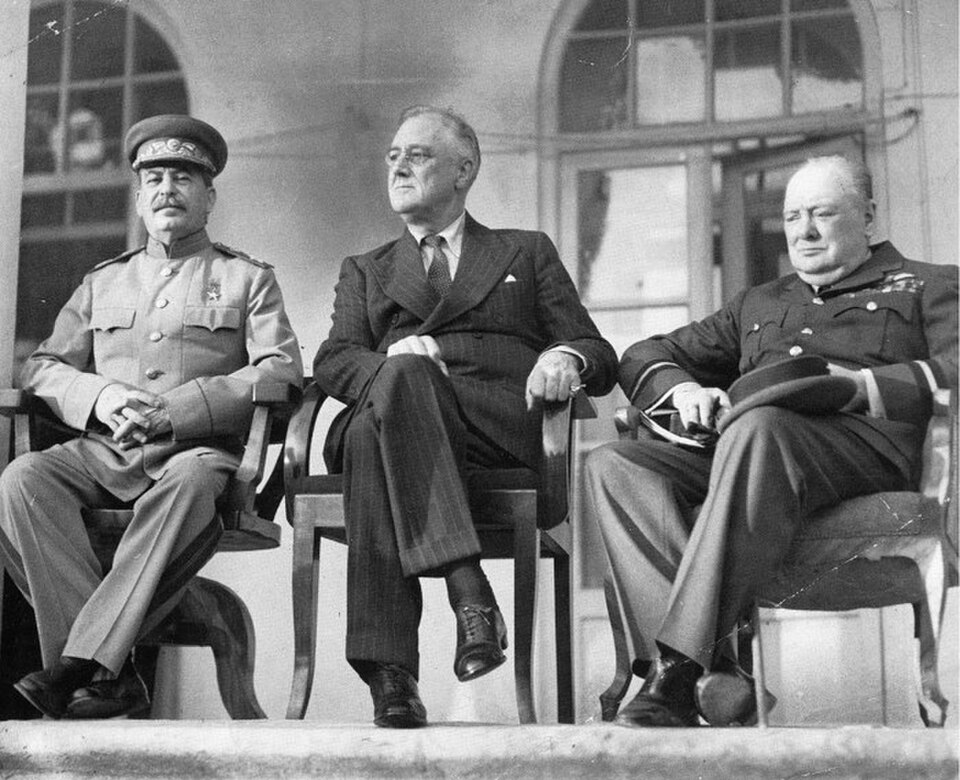 Staline, Roosevelt et Churchill à la conférence de Téhéran