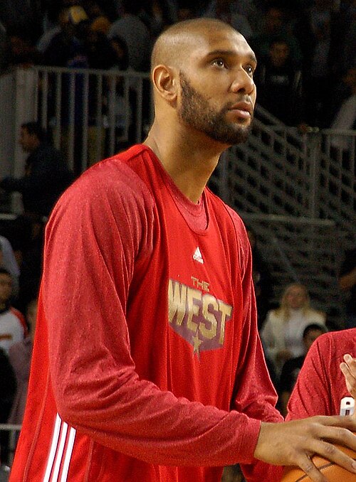 Duncan en chemise rouge
