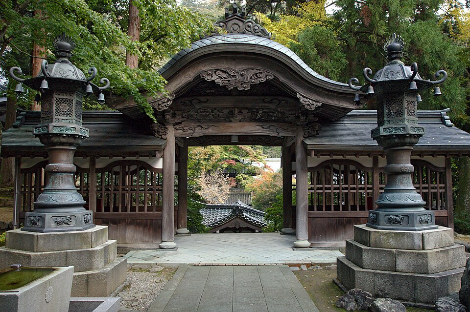 Une porte de temple japonais (mon) à Eiheiji
