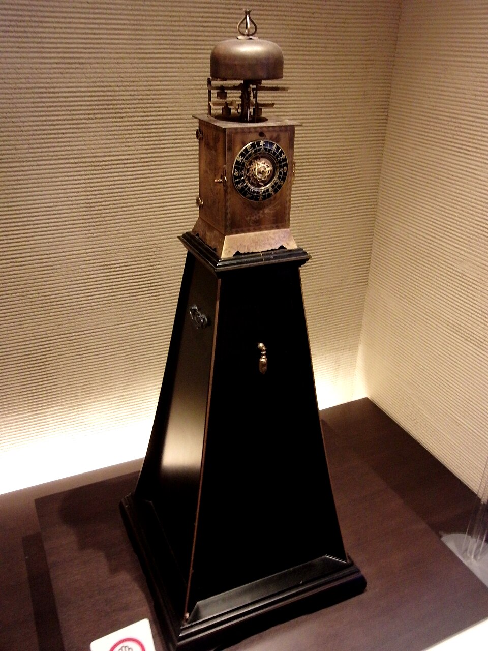 Nichō tenpu yagura-dokei (horloge lanterne à mécanisme à double foliot)