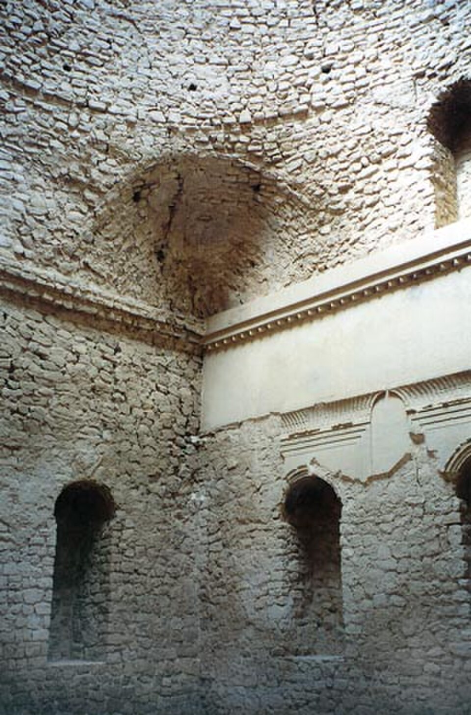 Tronc conique (ou arc en trompette) du palais d'Ardashir, dans la province de Fars, en Iran.