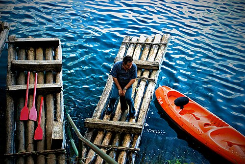 Deux radeaux en balsa et un kayak aux Lagos de Montebello, dans l'État de Chiapas, au Mexique.