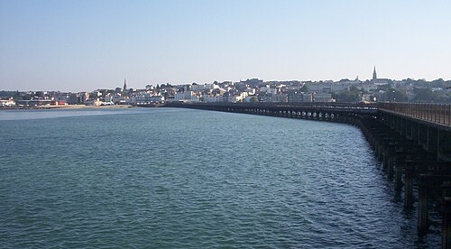 Ryde, vu depuis la jetée de Ryde et montrant les flèches jumelles