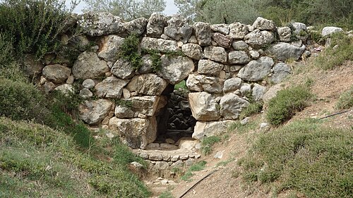 Pont d'Arkadiko (vers 1300-1190 av. J.-C.) : arc en encorbellement, maçonnerie cyclopéenne