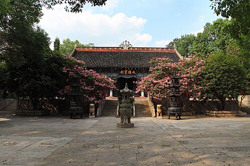 Temple bouddhiste Puguang à Zhangjiajie.