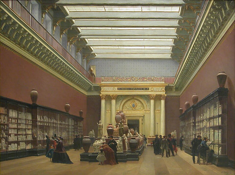 Entrée d'une partie du Musée Napoléon III depuis la salle des séances, puis un espace double hauteur