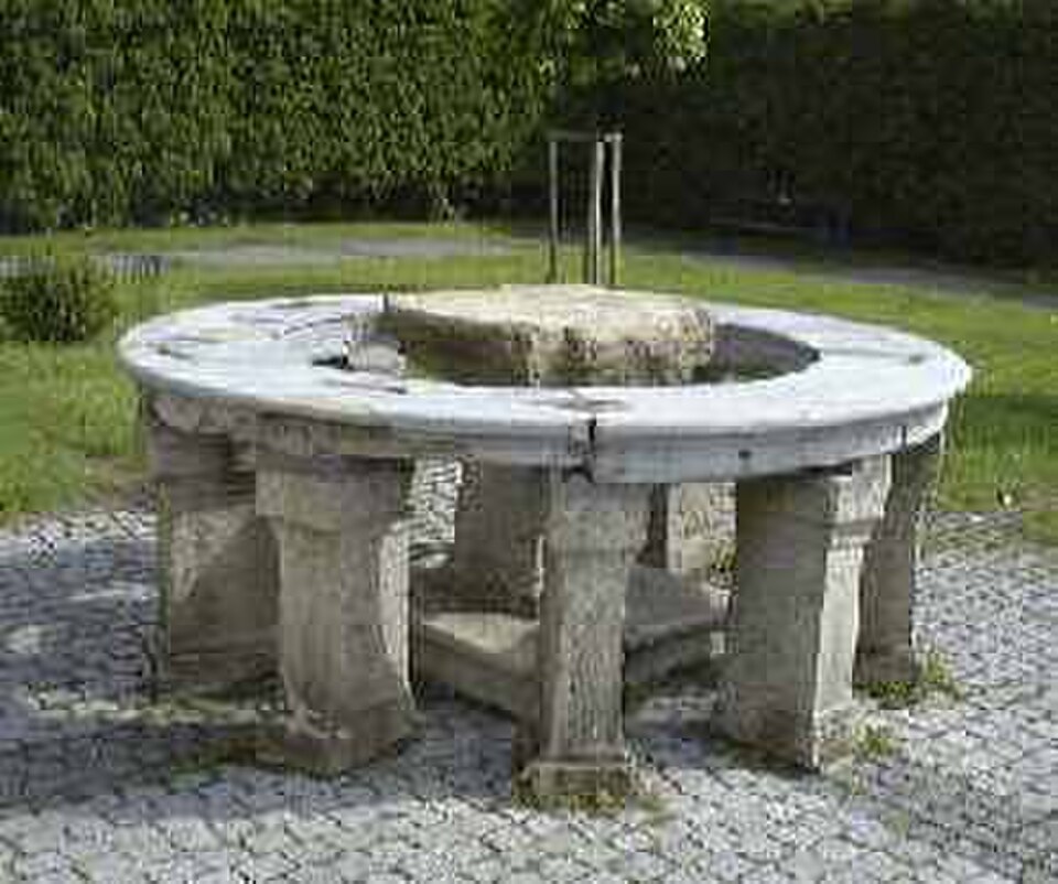 L'Opferstein, ou Rocher des Sacrifices, se trouve à Maria Taferl, en Autriche. Utilisé par les anciens Celtes pour y faire des sacrifices, il est aujourd'hui situé sur le parvis de la basilique.