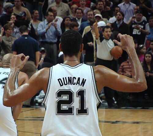 Duncan vu de derrière sur le terrain