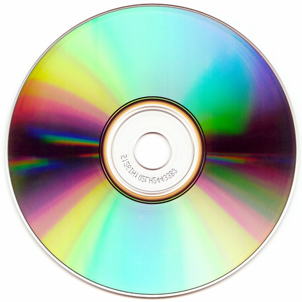 Le CD le plus basique a été introduit pour la première fois en octobre 1982 à des fins de distribution et d'écoute de l'audio numérique.