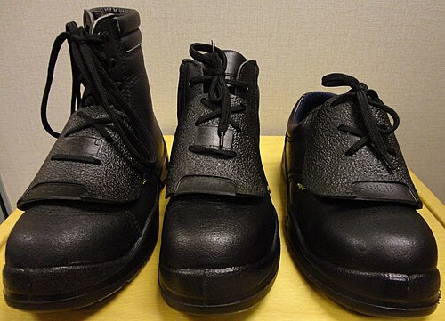 Chaussures de sécurité Nitti avec protection métatarsienne amovible.