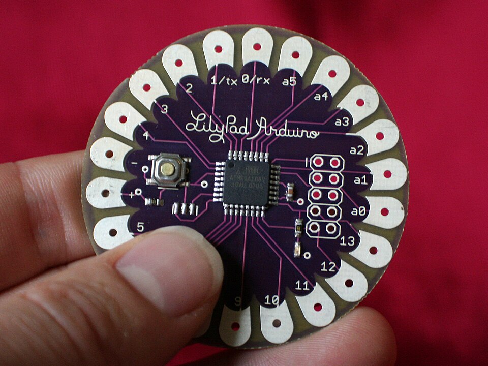 Arduino LilyPad 00 (rév. 2007) (pas d'USB)