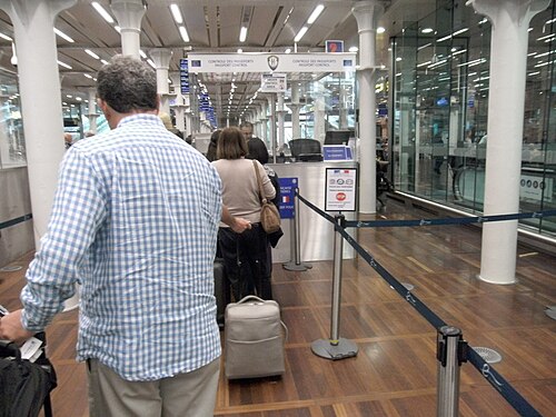 Poste de contrôle de la police aux frontières française à la gare internationale de Londres St Pancras, où les contrôles d'entrée dans l'espace Schengen sont effectués avant de monter à bord du train