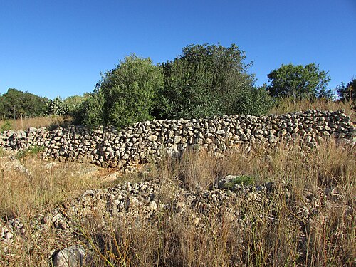 Mur en pierre sèche à Mgarr, Malte