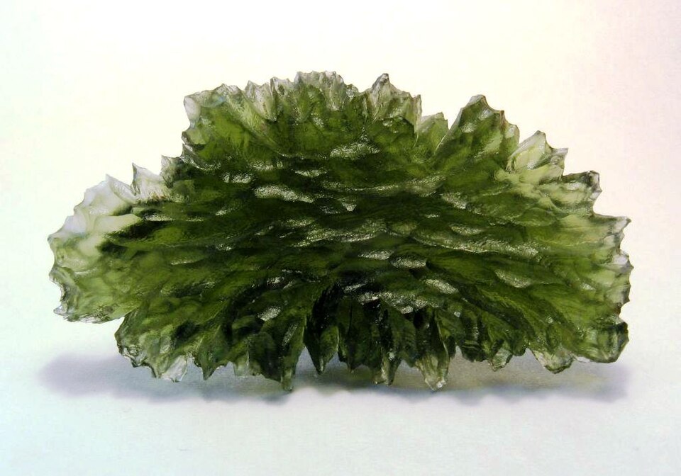 Moldavite, un verre naturel formé par l'impact d'une météorite, de Besednice, Bohême