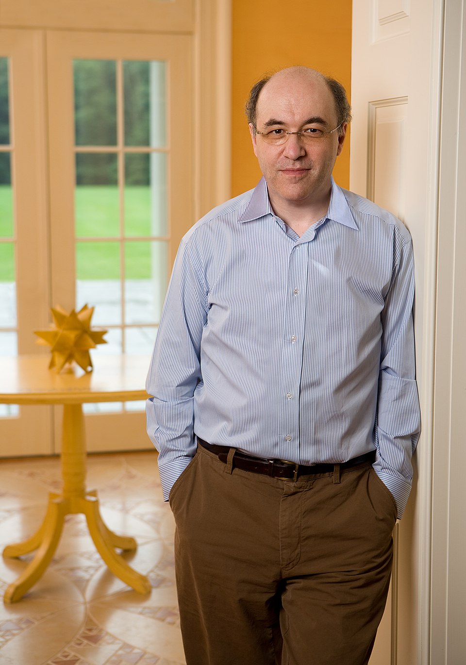 Stephen Wolfram, docteur en philosophie (1979), créateur de Mathematica et de Wolfram Alpha ; l'un des premiers boursiers MacArthur en 1981.