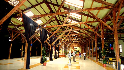 À l'intérieur de l'ancienne gare de Caldera.