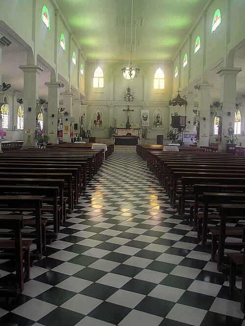 Église de Mambajao : autel principal.