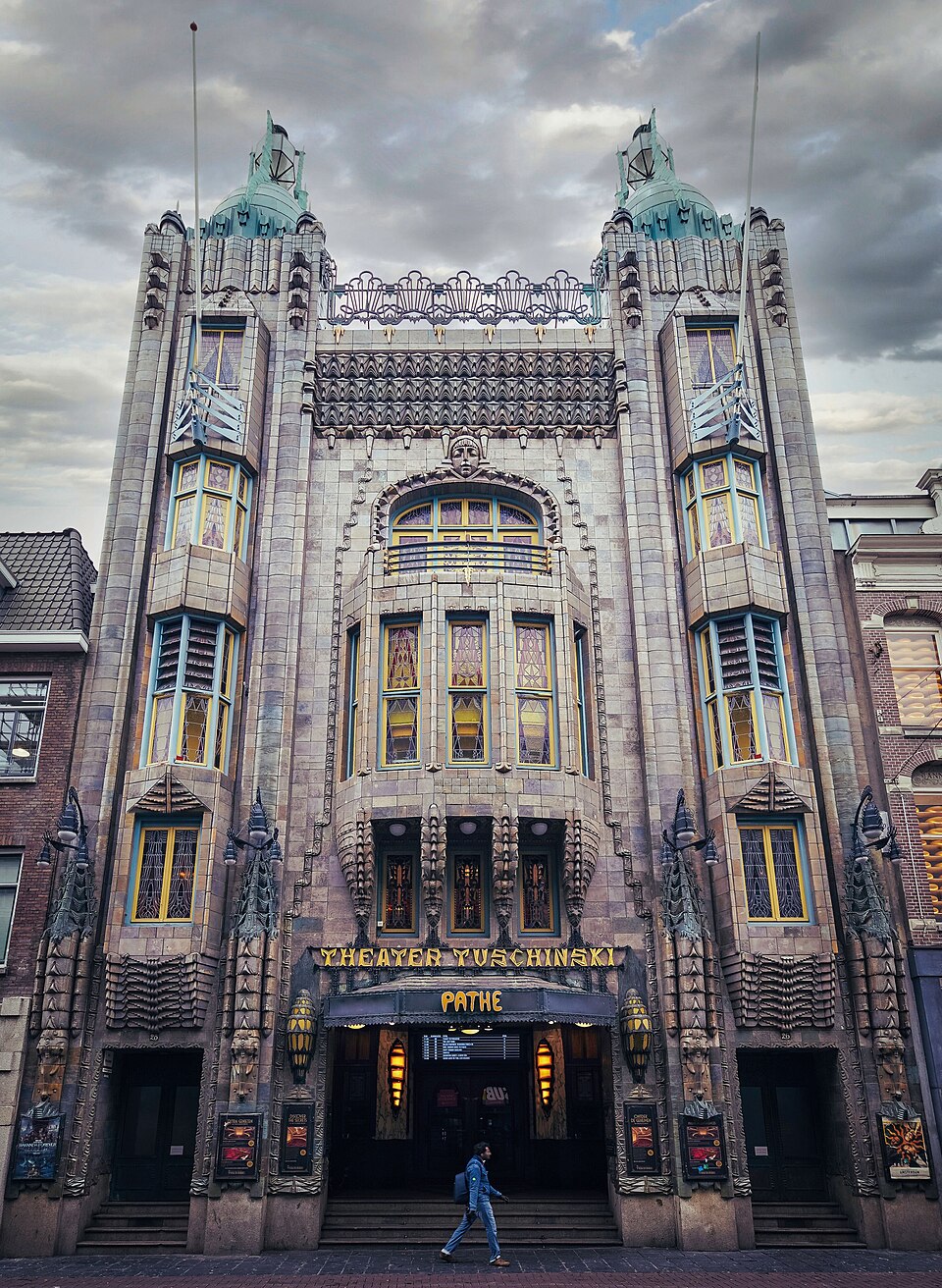 Théâtre Tuschinski à Amsterdam par Hijman Louis de Jong et Willem Kromhout (1921)